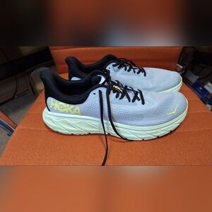 Hoka arahi 7 Running Shoes in Light Blue and Black